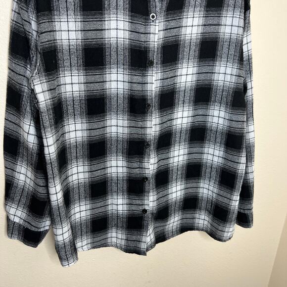 Black and White Plaid Long Sleeve Button Up Small - Picture 5 of 10